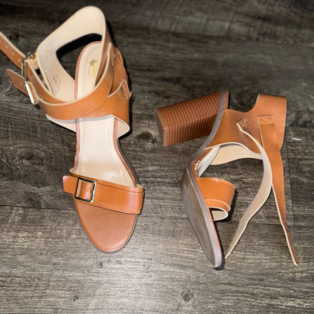 Cute chunk heels with buckles